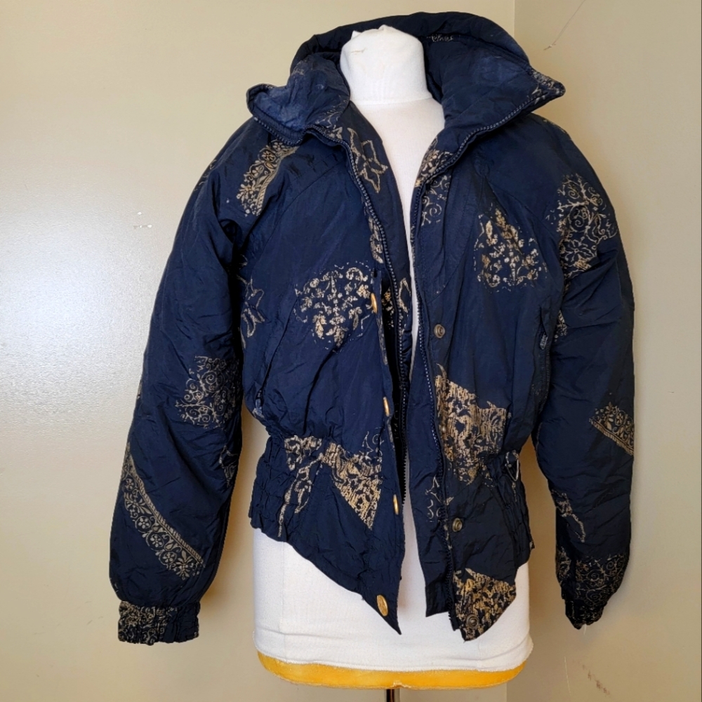 Black Bear vintage ski jacket. Size 12. Made in Korea.